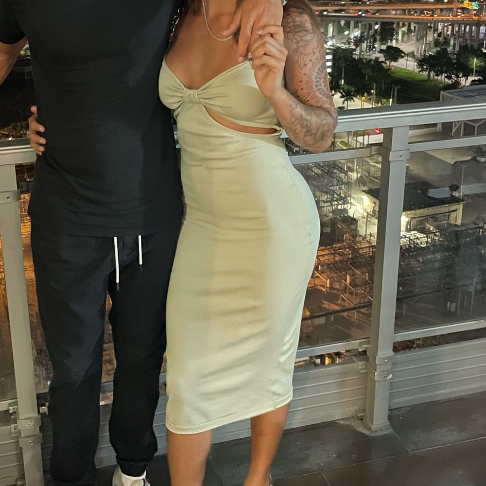 Nirie Sage Green Cutout Midi Dress - Picture 2 of 3